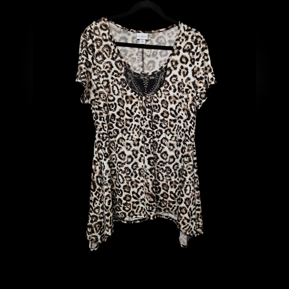 Jaclyn Smith Tops - Women's Size Large Jaclyn Smith Animal Print Tunic Top With Beaded Neck‎